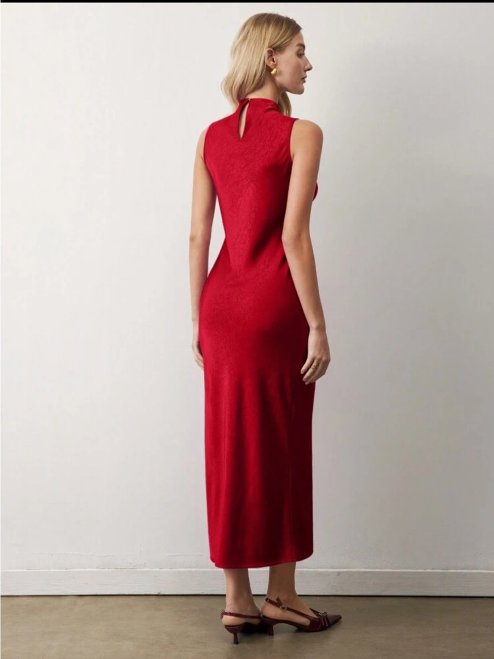 Sleeveless satin Red Midi Dress - Picture 3 of 5